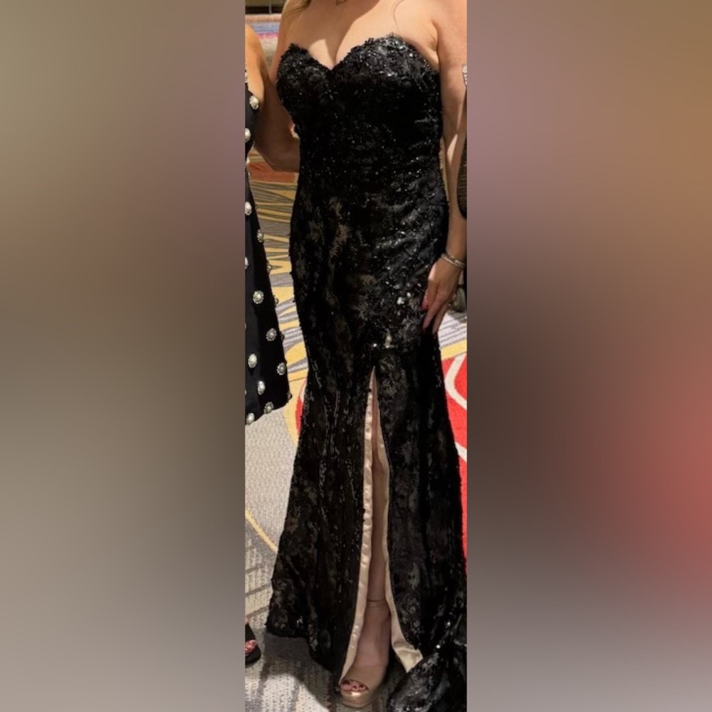 Mac Duggal Strapless formal Gown - Picture 4 of 6